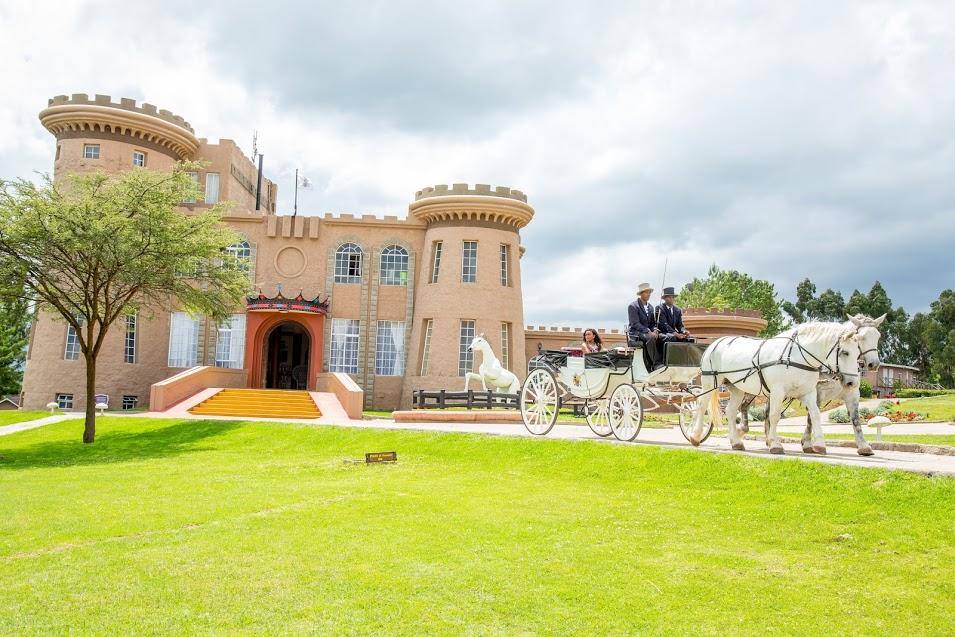 Tafaria Castle with people riding a horse carriage in the foreground